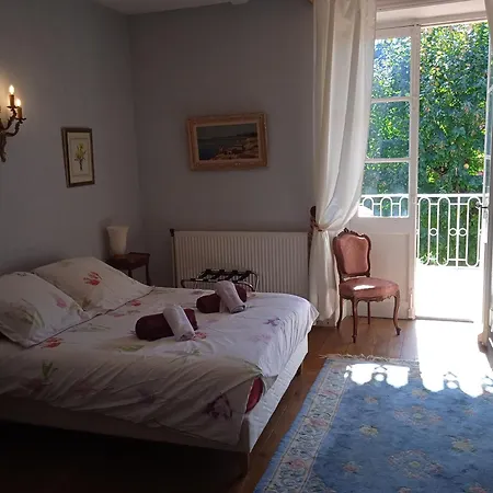 Maison Calme Avec Piscine Entouree De Son Parc Villa *