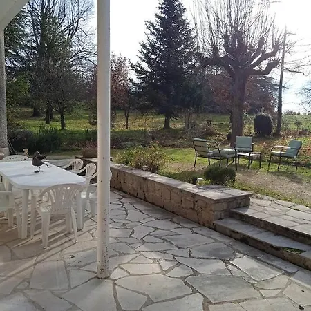 Maison Calme Avec Piscine Entouree De Son Parc *