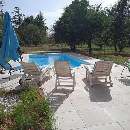 Maison Calme Avec Piscine Entouree De Son Parc *