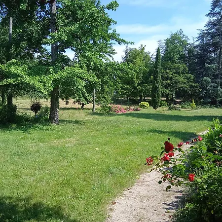 Maison Calme Avec Piscine Entouree De Son Parc Villa *