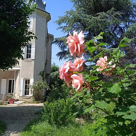 Maison Calme Avec Piscine Entouree De Son Parc