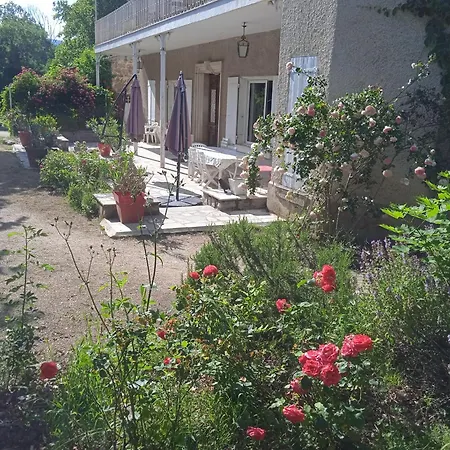Villa Maison Calme Avec Piscine Entouree De Son Parc